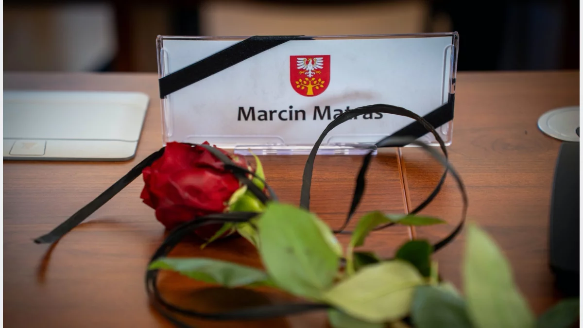 Miejsce zajmowane przez śp. Marcina Matrasa w sali konferencyjnej Starostwa Powiatowego w Limanowej