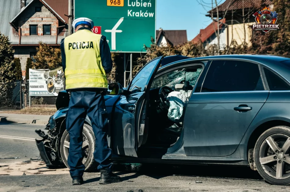 Kolizja dwóch aut na DK 28 - zdjęcie 15