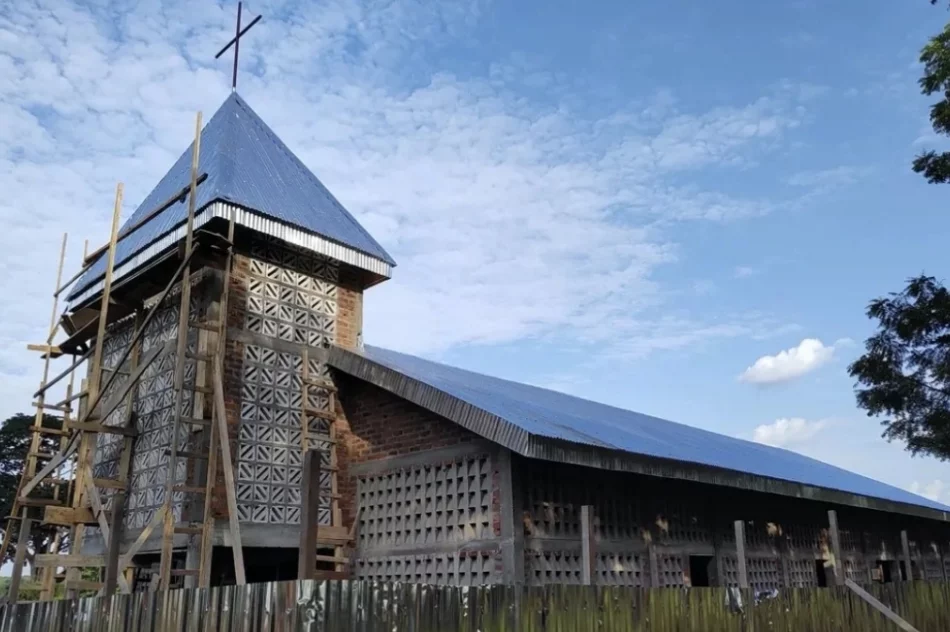 Misjonarze budują kościół w sercu Afryki - zdjęcie 5