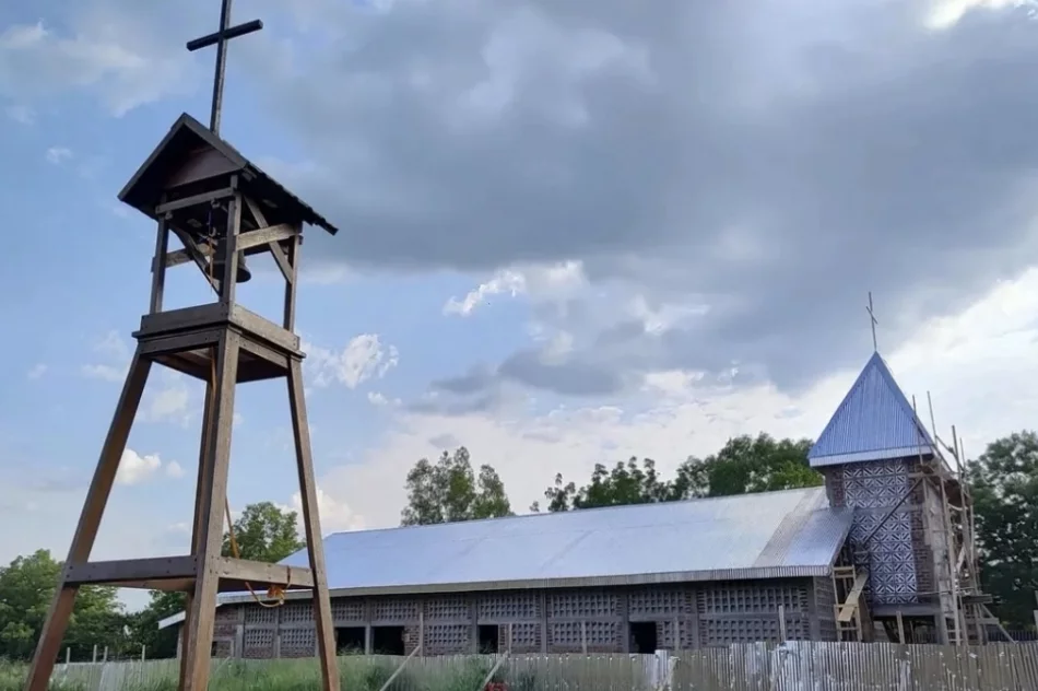 Misjonarze budują kościół w sercu Afryki - zdjęcie 9