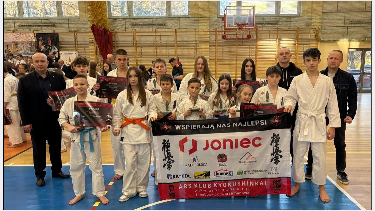Limanowscy karatecy z medalowym dorobkiem w wojewódzkiej rywalizacji/Fot. ARS Limanowa