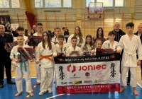 Limanowscy karatecy z medalowym dorobkiem w wojewódzkiej rywalizacji - zdjęcie główne