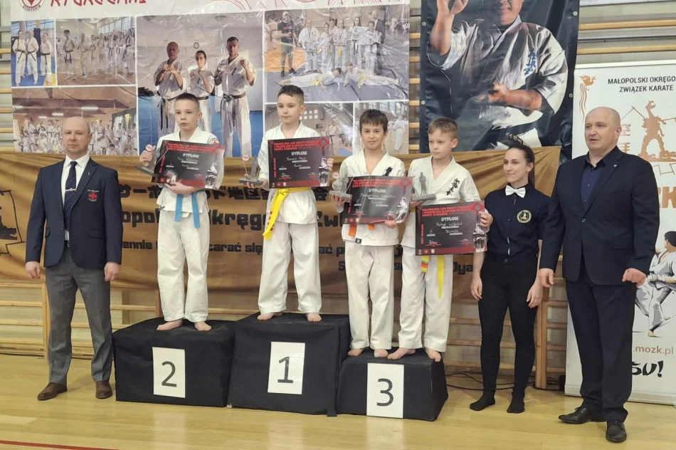 Limanowscy karatecy z medalowym dorobkiem w wojewódzkiej rywalizacji - zdjęcie 3