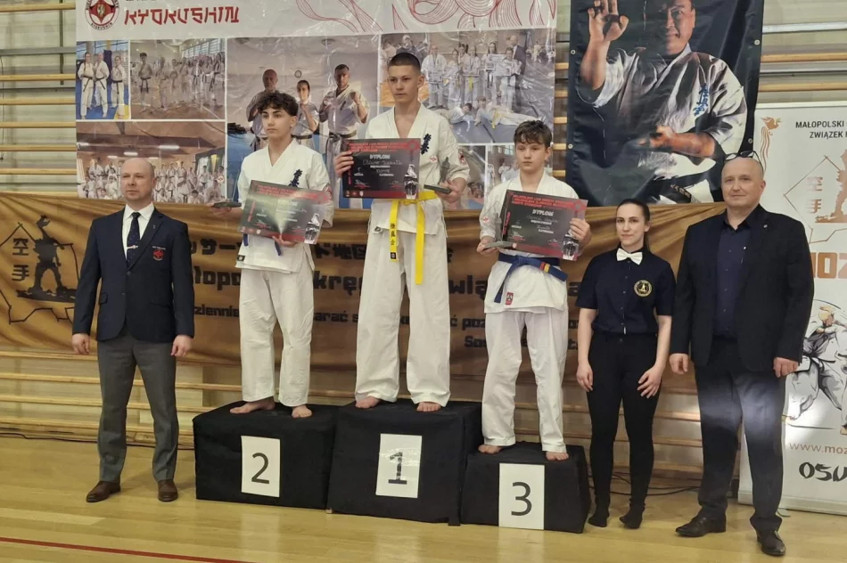 Limanowscy karatecy z medalowym dorobkiem w wojewódzkiej rywalizacji - zdjęcie 4