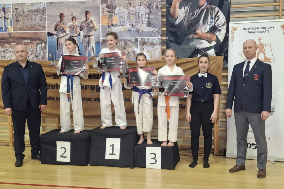 Limanowscy karatecy z medalowym dorobkiem w wojewódzkiej rywalizacji - zdjęcie 5