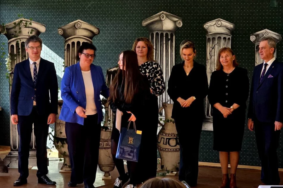 V edycja Wojewódzkiego Konkursu Filozoficznego „Sapere Aude!” w I LO w Limanowej - zdjęcie 15