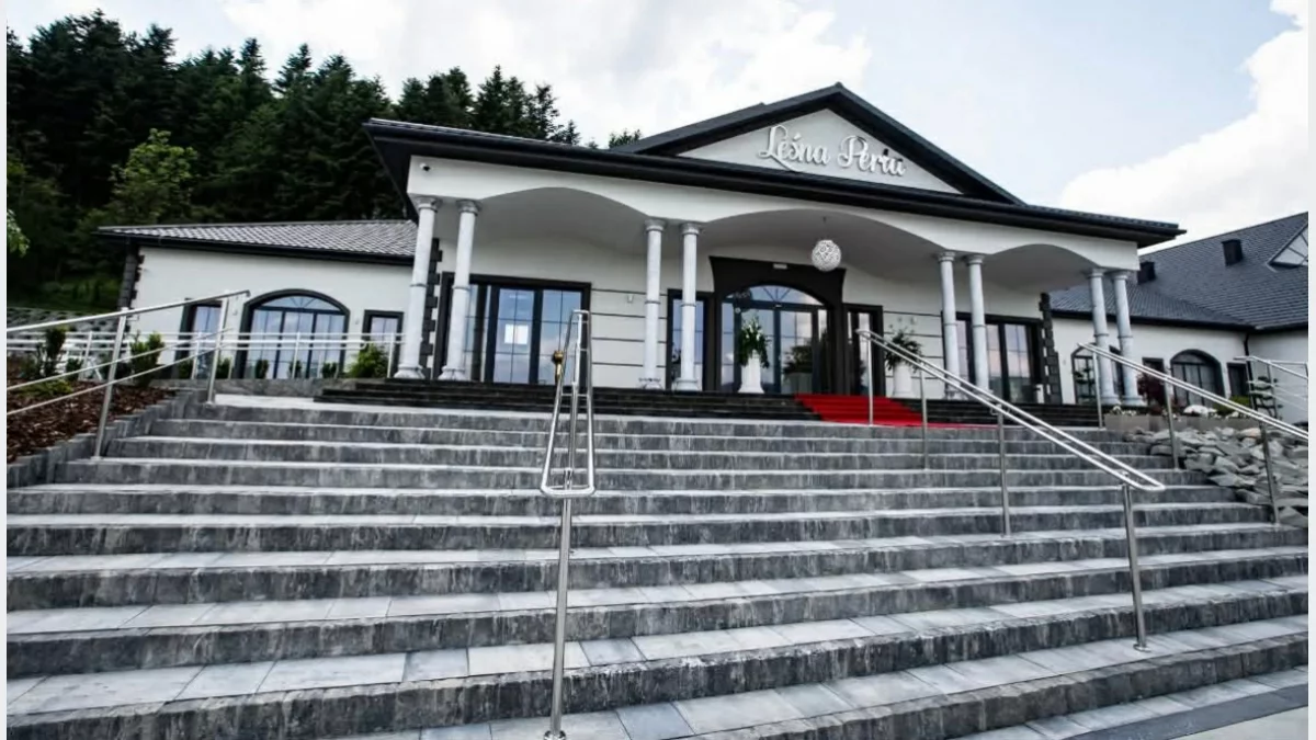 Budynek restauracji Leśna Perła w Siekierczynie k. Limanowej
