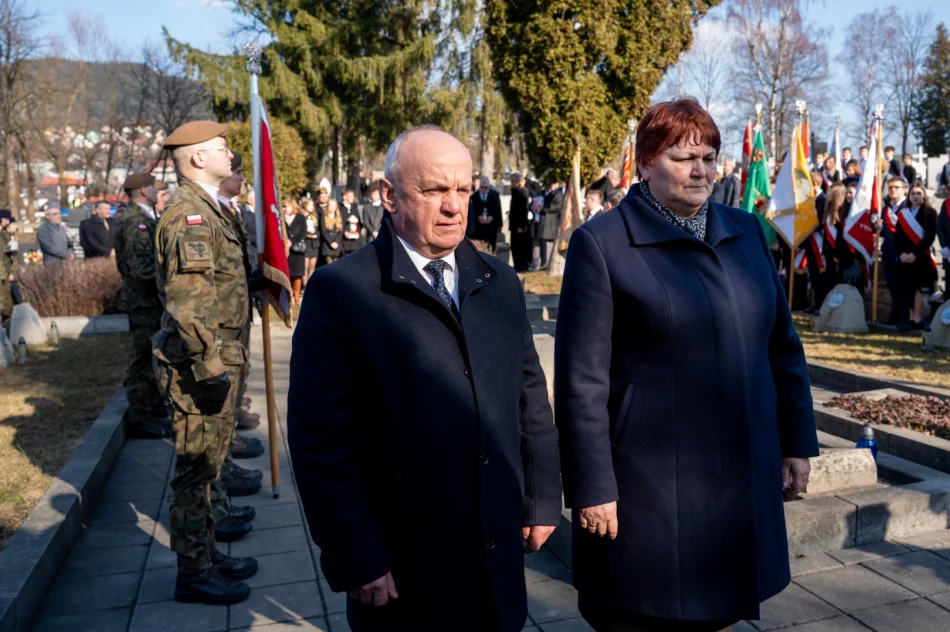 Prosili o... ciszę. Kontrowersje wokół obchodów na cmentarzu - zdjęcie 4