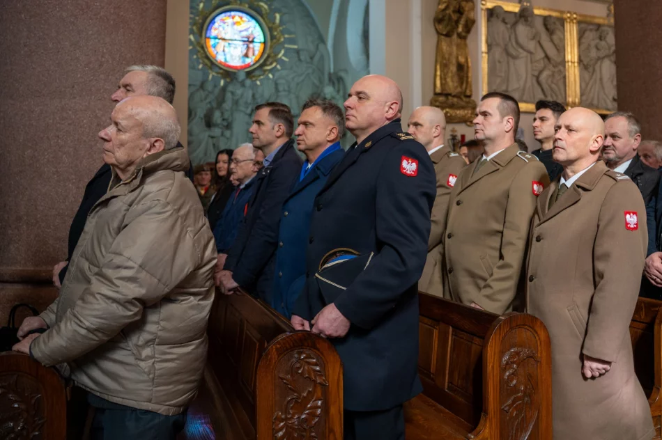Prosili o... ciszę. Kontrowersje wokół obchodów na cmentarzu - zdjęcie 6