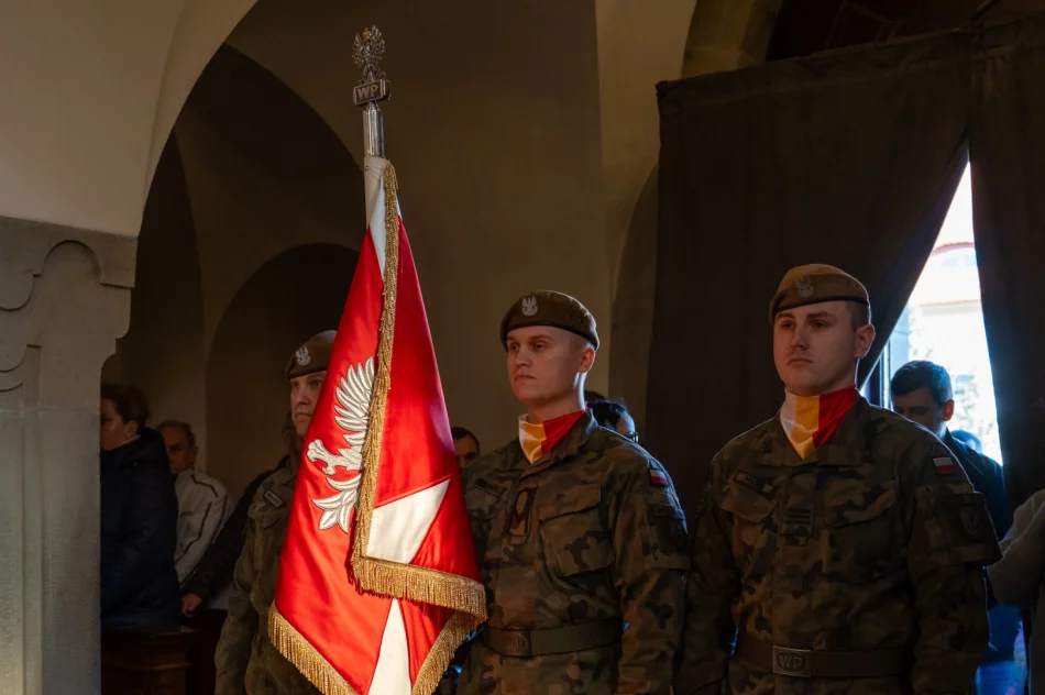 Prosili o... ciszę. Kontrowersje wokół obchodów na cmentarzu - zdjęcie 9