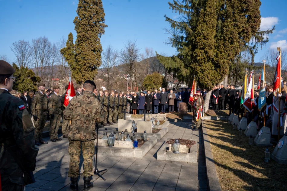 Prosili o... ciszę. Kontrowersje wokół obchodów na cmentarzu - zdjęcie 14
