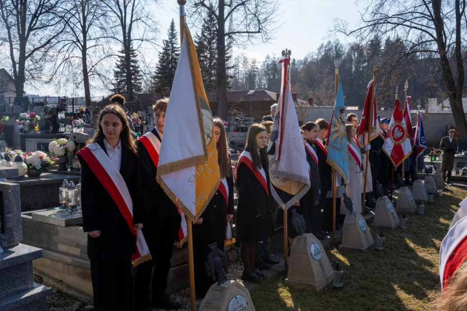 Prosili o... ciszę. Kontrowersje wokół obchodów na cmentarzu - zdjęcie 20