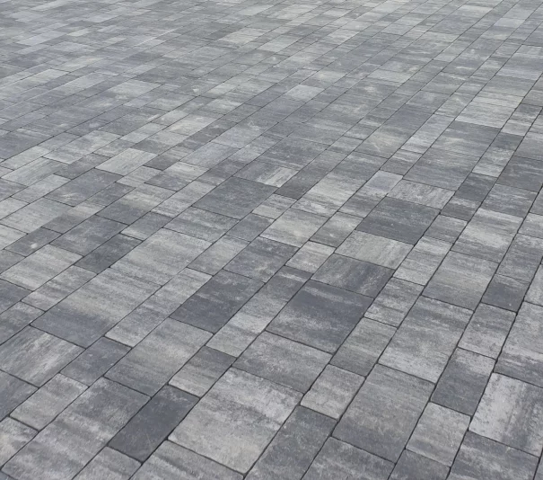 Układanie KOSTKI BRUKOWEJ kompleksowe usługi BRUKARSTWO budowa ogrodzeń OGRODZENIA - Zdjęcie główne