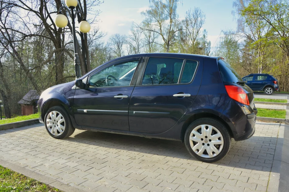 Sprzedam RENAULT CLIO 1.5 dCi 85 KM 2007 Bezwypadkowy - zdjęcie 3