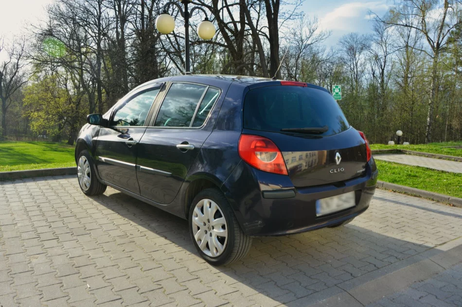 Sprzedam RENAULT CLIO 1.5 dCi 85 KM 2007 Bezwypadkowy - zdjęcie 4