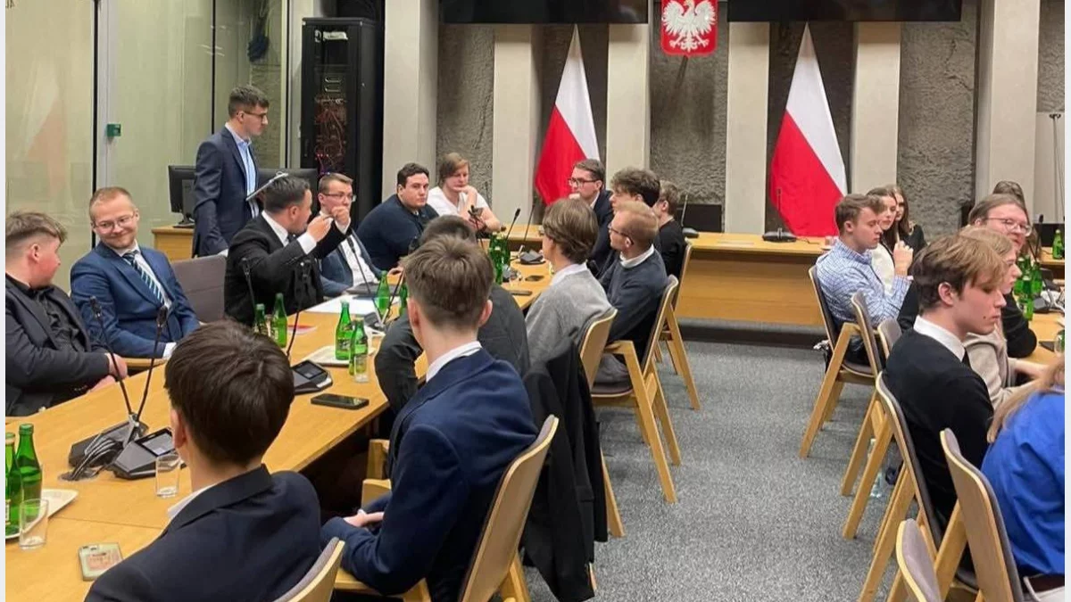 Młodzieżowa Rada Miasta Limanowa w konsultacjach konstytucyjnych w Warszawie