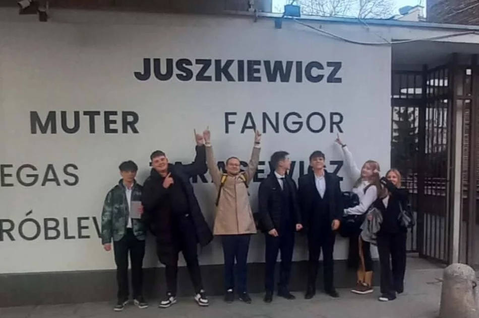 Młodzieżowa Rada Miasta Limanowa w konsultacjach konstytucyjnych w Warszawie - zdjęcie 9