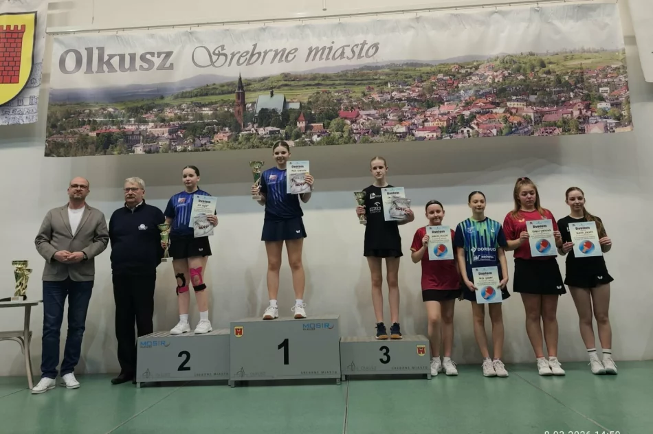 Sukcesy młodych tenisistów stołowych podczas III Wojewódzkiego Turnieju Klasyfikacyjnego Kadetów w Olkuszu - zdjęcie 3