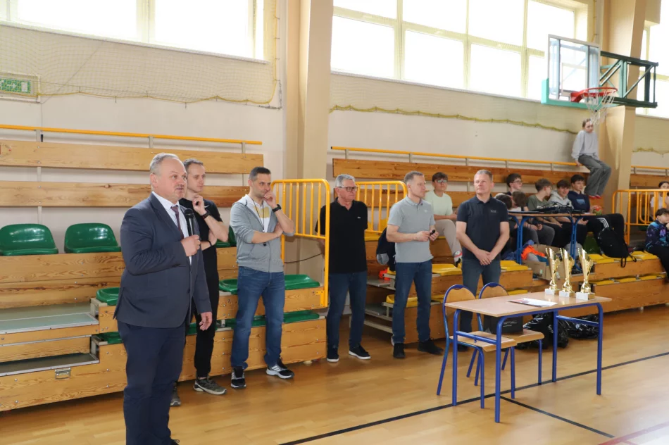 Dziewczęta ze SP 1 w Starej Wsi zwyciężają w Mistrzostwach Gminy w Piłce Ręcznej Młodzieży - zdjęcie 8