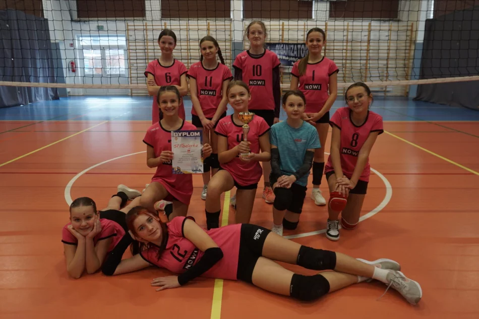 Drużyna SP Wilkowisko najlepsza w powiecie w mini siatkówce dziewcząt - zdjęcie 2