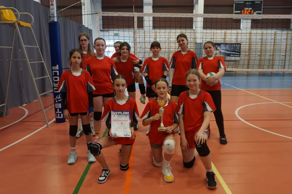Drużyna SP Wilkowisko najlepsza w powiecie w mini siatkówce dziewcząt - zdjęcie 3