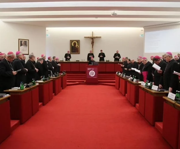 Ks. prof. Kobyliński wprost: "W parafiach dominuje zmowa milczenia". Biskupi powołali komisję ds. pedofilii - zdjęcie główne