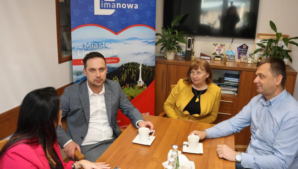 Inwestycja kolejowa w Limanowej. Spotkanie władz Miasta Limanowa z przedstawicielami PKP PLK oraz wykonawcą inwestycji. - zdjęcie 1