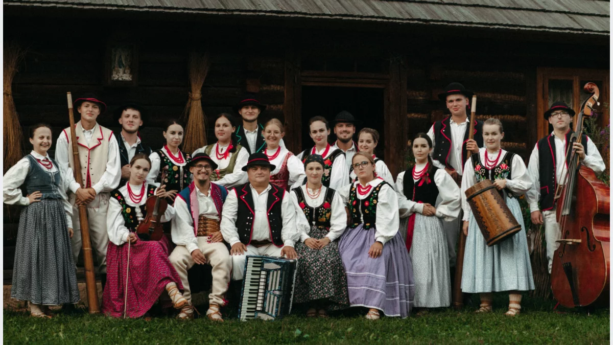 Członkowie Zespołu Regionalnego Limanowianie w tradycyjnych strojach ludowych