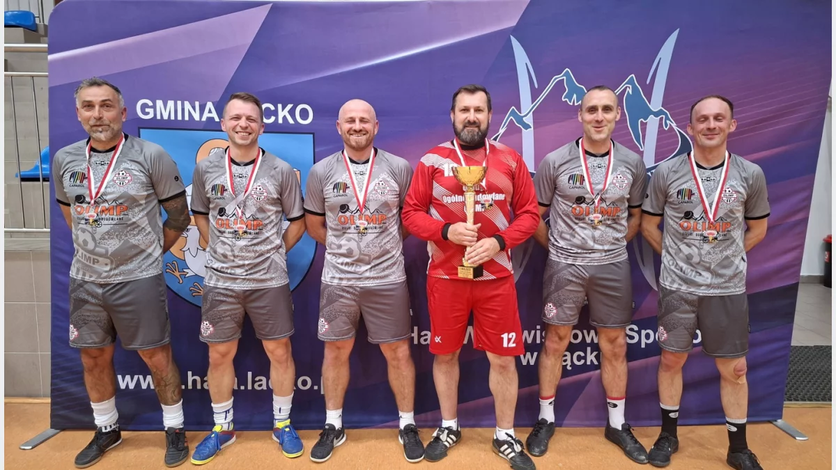 Liga oldbojów zakończyła rywalizację: Olimp Team z mistrzostwem/Fot.: Hala Widowiskowo - Sportowa w Łącku (Facebook)