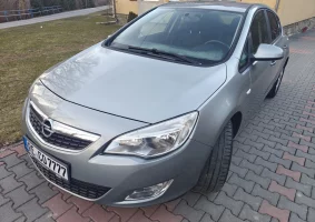 Opel Astra J  1.7 cdti 2011  grudzień - Zdjęcie główne
