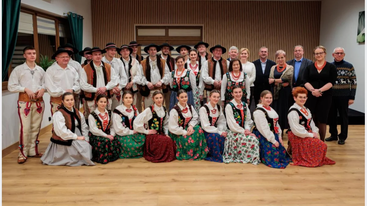 Członkowie Związku Podhalan Oddział Białych Górali w Słopnicach w strojach regionalnych