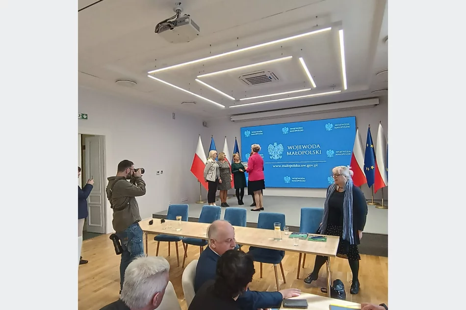 Limanowa doceniona za rozwój polityki senioralnej i działalność Rady Seniorów - zdjęcie 8