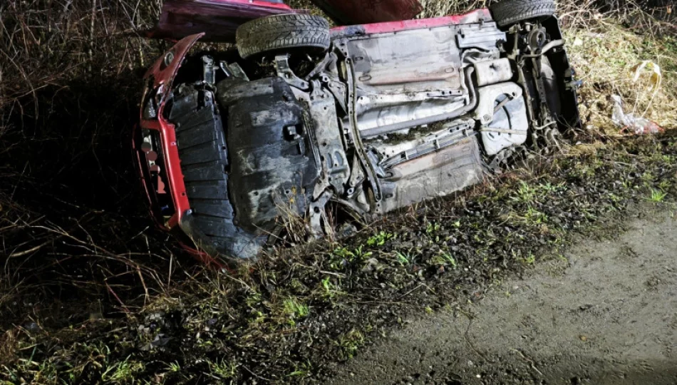 Auto z nastolatkami dachowało w rowie. Jeden nieprzytomny - zdjęcie 1