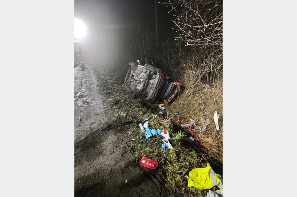 Auto z nastolatkami dachowało w rowie. Jeden nieprzytomny - zdjęcie 3