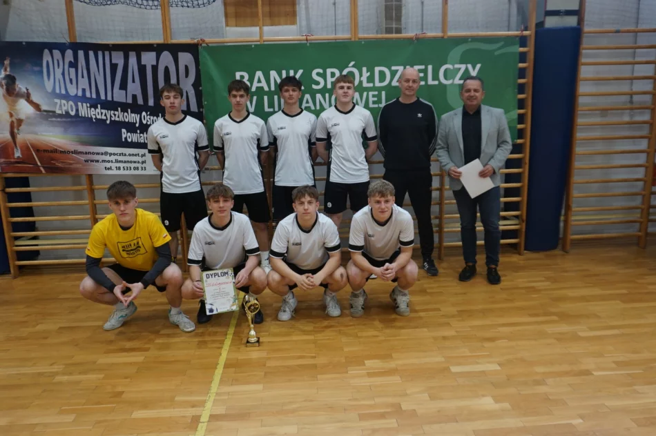 Drużyna ZSTiO Limanowa najlepsza w powiecie - zdjęcie 2