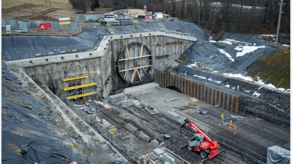Portal tunelu pod Pisarzową przygotowany na przyjęcie TBM Kinga