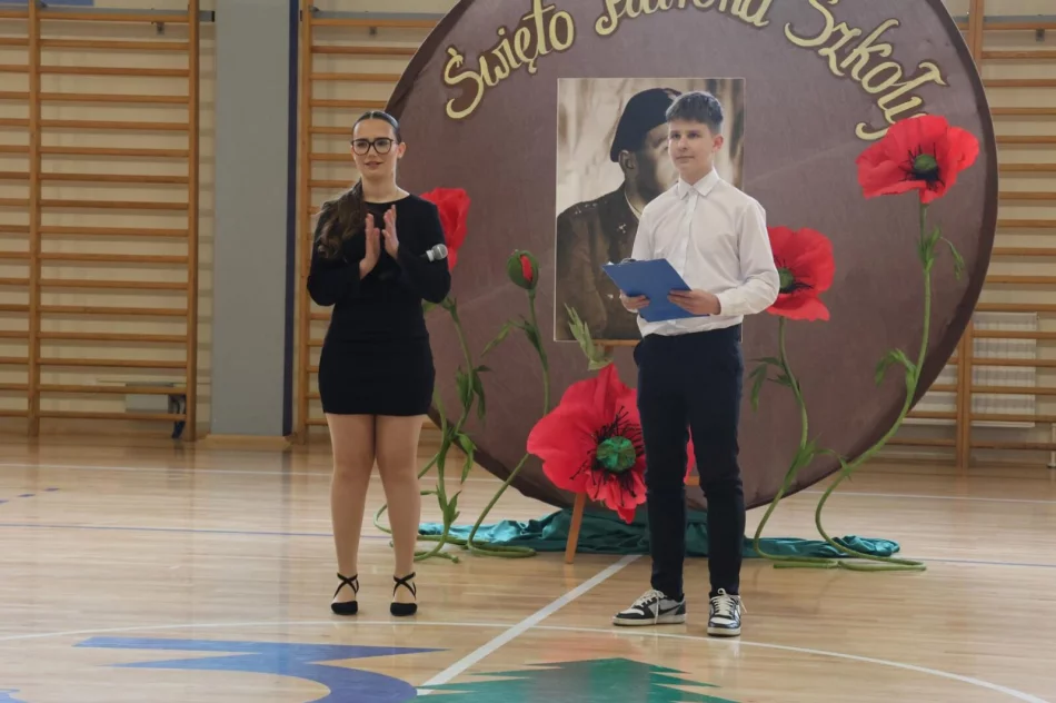 Pamięć o patronie i Dzień Szkoły w limanowskiej „Trójce” - zdjęcie 19