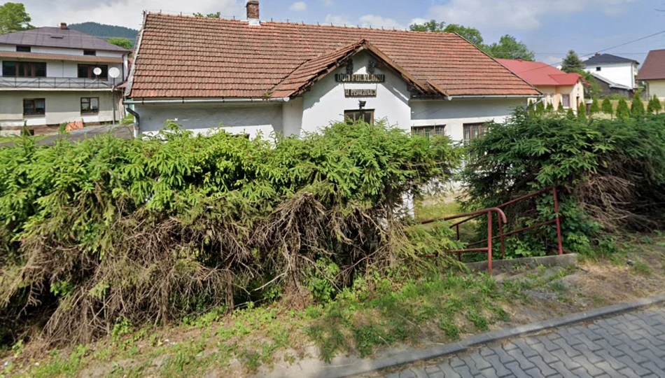 „Straszy” w centrum wsi. O losie budynku zdecydują mieszkańcy - zdjęcie 1