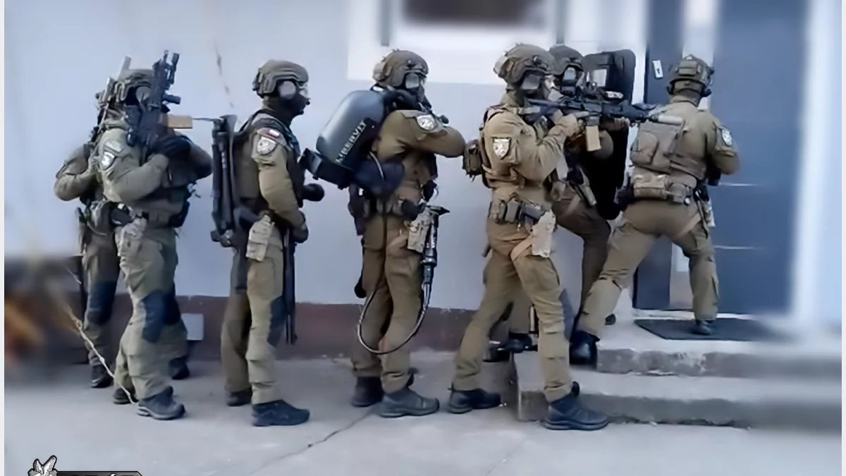 Zatrzymane trzy osoby podejrzane o udział w gangu handlującym narkotykami