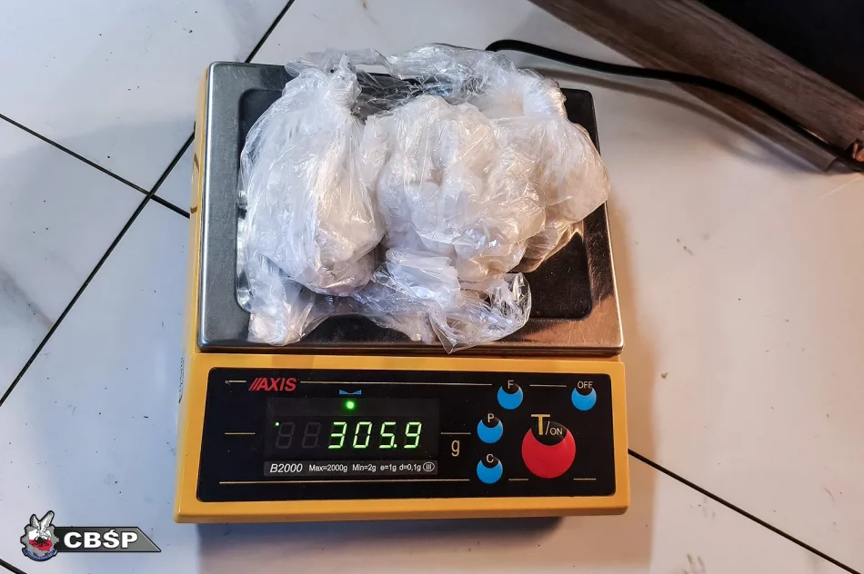 Zatrzymane trzy osoby podejrzane o udział w gangu handlującym narkotykami - zdjęcie 3