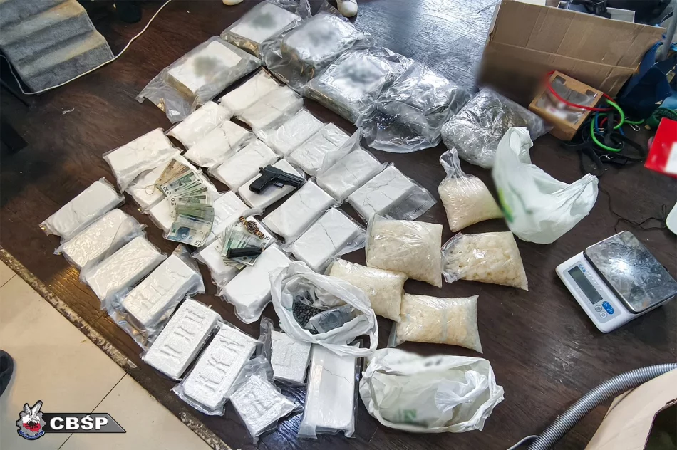 Zatrzymane trzy osoby podejrzane o udział w gangu handlującym narkotykami - zdjęcie 5