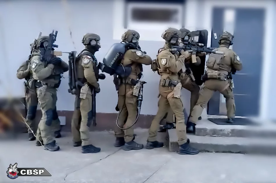 Zatrzymane trzy osoby podejrzane o udział w gangu handlującym narkotykami - zdjęcie 6