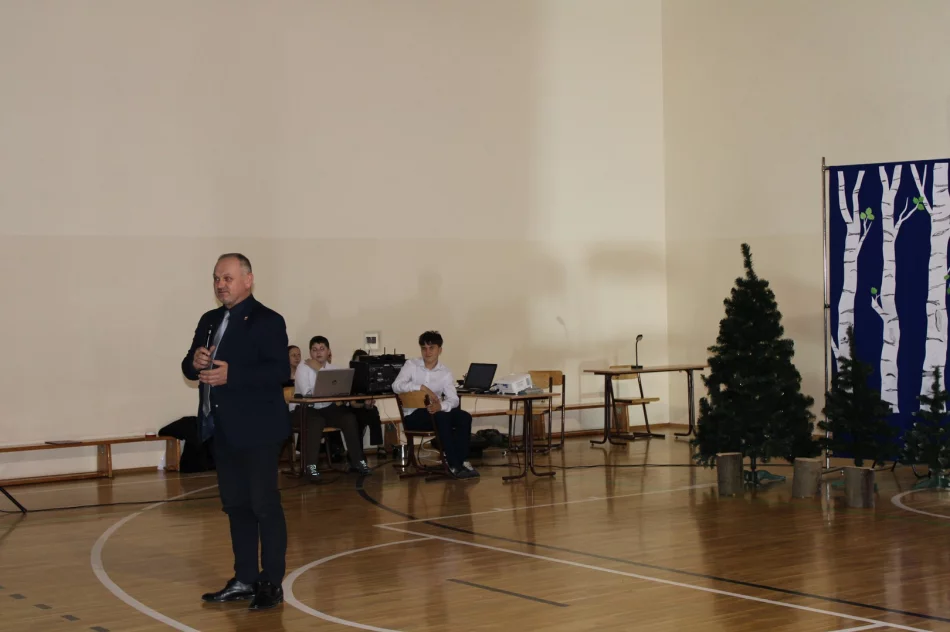 Wieczornica patriotyczna– lekcją historii w Szkole Podstawowej Nr 1 w Starej Wsi - zdjęcie 17