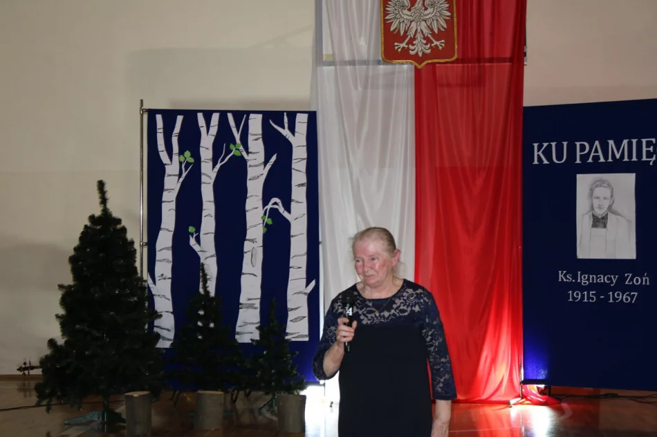 Wieczornica patriotyczna– lekcją historii w Szkole Podstawowej Nr 1 w Starej Wsi - zdjęcie 19