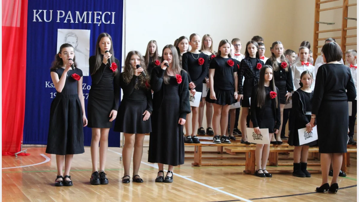 Wieczornica patriotyczna– lekcją historii w Szkole Podstawowej Nr 1 w Starej Wsi