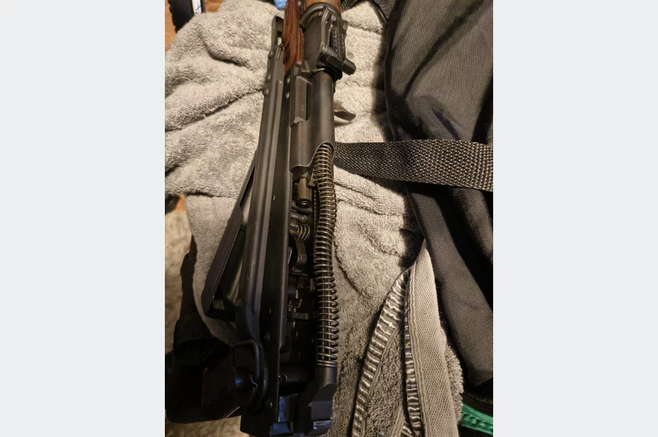 Narkotyki, karabin maszynowy i pistolet u zatrzymanego mężczyzny - zdjęcie 2
