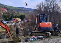 Mężczyzna przysypany ziemią - wezwano LPR - zdjęcie główne