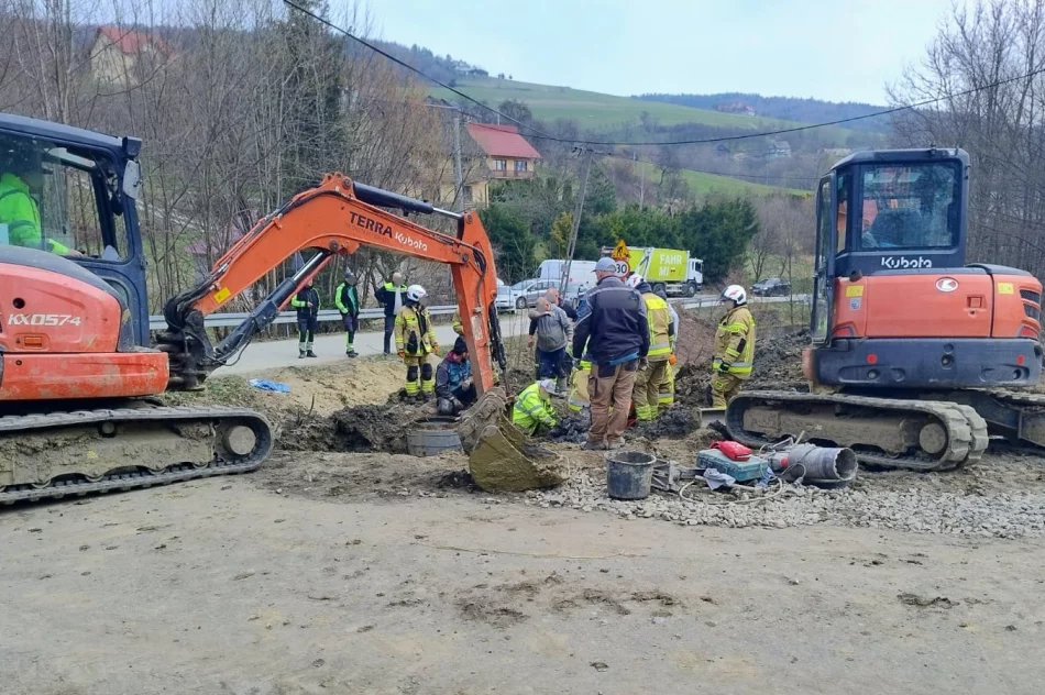 Mężczyzna przysypany ziemią - wezwano LPR - zdjęcie 2