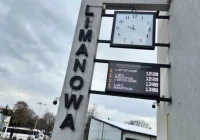 Szklane domy i wiatr na dworcu - zdjęcie główne