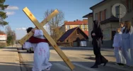 Wyjątkowa Droga Krzyżowa - zaproszenie na inscenizację w kościele - zdjęcie 3